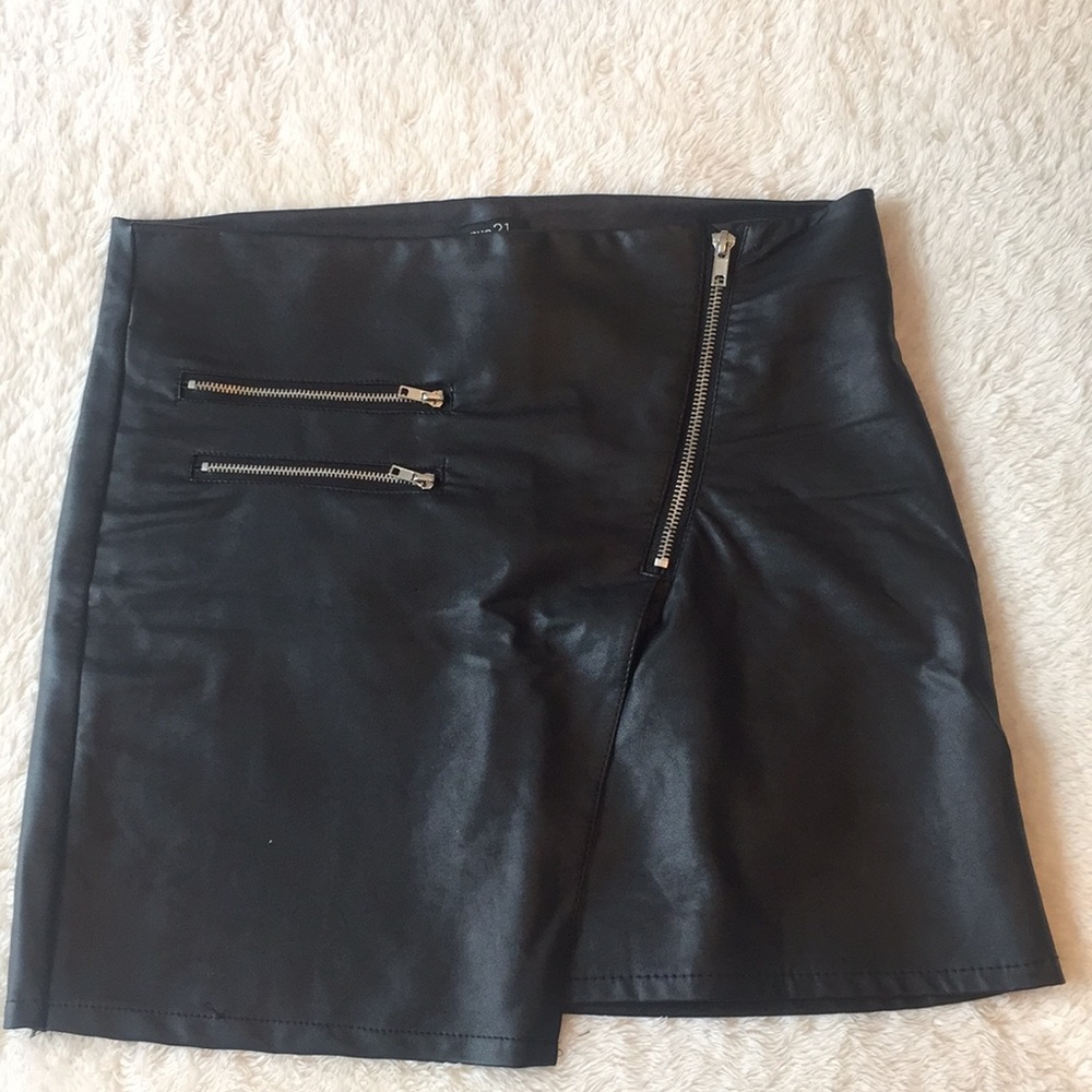 Faux leather skirt with zipper detailing